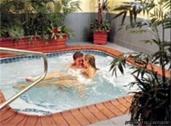 Lees Inn & Suites Мансі Екстер'єр фото