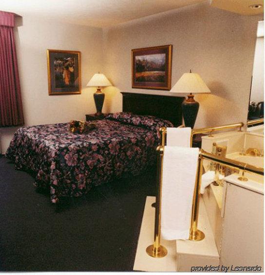 Lees Inn & Suites Мансі Номер фото